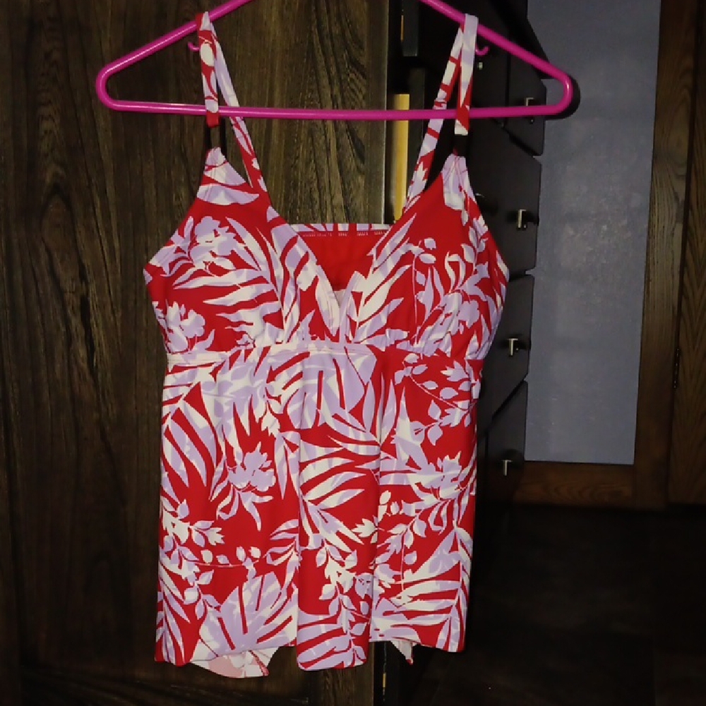 Kona Sol Red and White Floral Tank Top